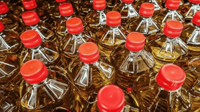 Preços do óleo alimentar disparam e autoridades apertam fiscalização nas festas