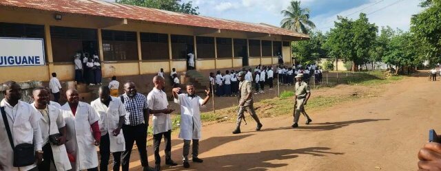 Tensão nas escolas de Milange devido à presença armada da PRM durante exames