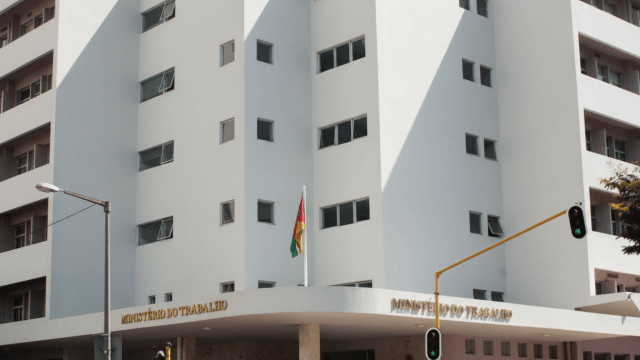 Tolerância de ponto para trabalhadores no fim de ano e em Janeiro de 2026