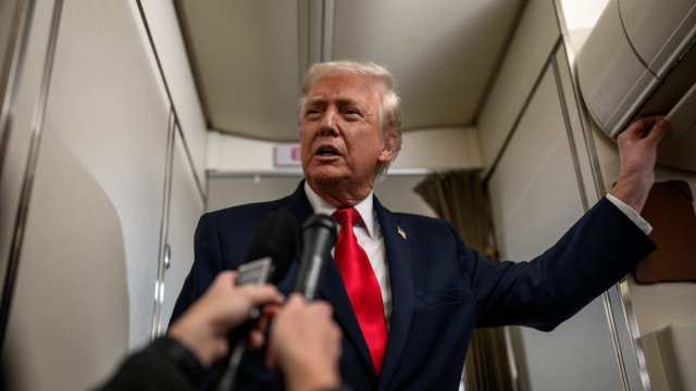 Trump lança acção judicial contra a BBC exigindo 10 mil milhões de dólares