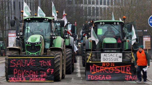 Agricultores protestam contra acordo Mercosul junto ao Parlamento Europeu