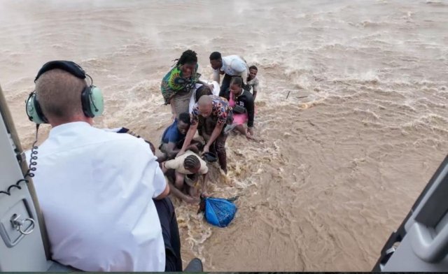 Chefe do Estado sobrevoa áreas afetadas por cheias para avaliar
