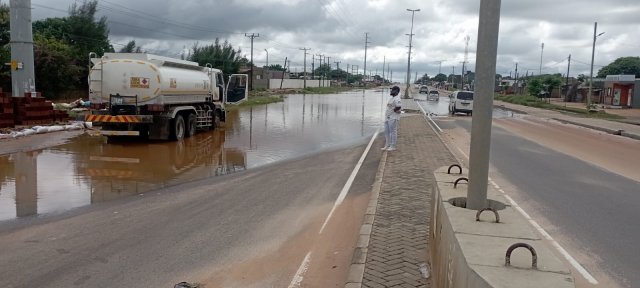 Estrada Circular de Maputo interditada por alagamentos