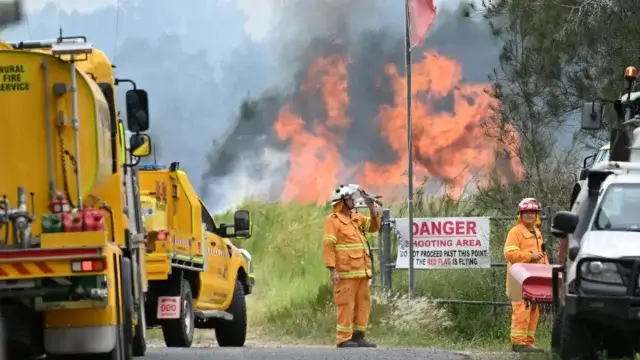 Fogos florestais e calor extremo forçam evacuação de centenas de casas na Austrália