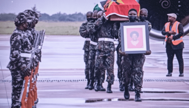 Restos mortais de Luísa Diogo chegam ao país para cerimónias fúnebres