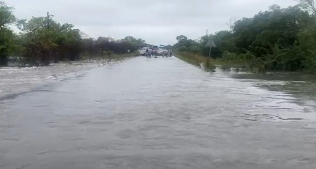 Rio Mwar transborda e bloqueia tráfego em Sofala