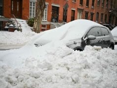 Tempestade de inverno congela rios e paralisa comunidades nos Estados Unidos