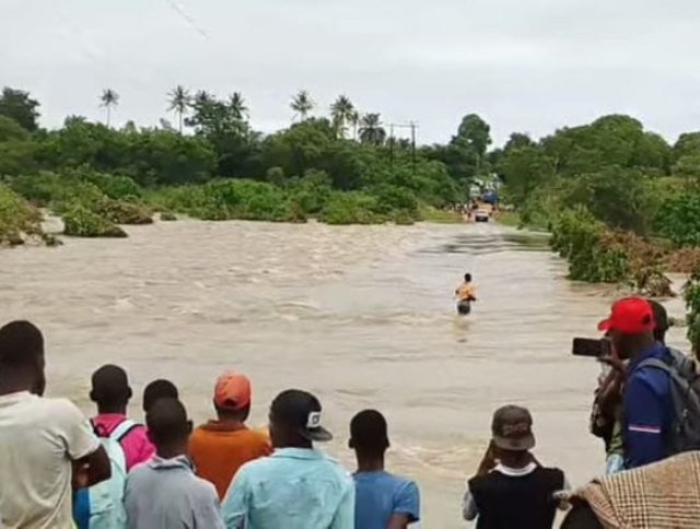 Trânsito reaberto entre Maganja da Costa e Pebane após chuvas