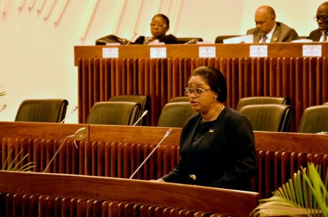 Dívida externa do país cai 0,6% com medidas de contenção