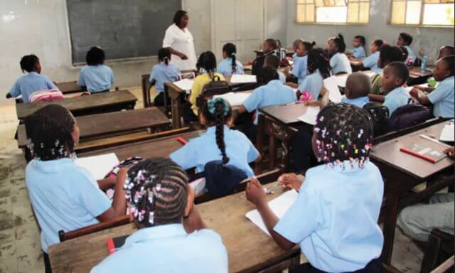 Governo introduz Física e Química no currículo da 7.ª Classe em Moçambique
