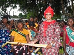 Primeira-Dama ajuda cinco mil famílias afectadas por cheias em Búzi